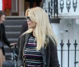 Claudia Schiffer va chercher ses enfants à l'école à Londres le 11 octobre 2010