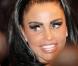 Katie Price lors du combat qui oppose son mari Alex Reid face à Tom Watson, à l'occasion du BAMMA 4, à Birmingham, le 25 septembre 2010