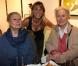 Michèle Morgan et sa soeur Hélène Roussel à la Galerie Vieceli, à Paris, le 14 octobre 2010. Deborah Marshall est à leurs côtés. 