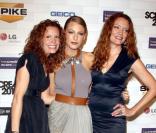 Blake Lively entourée de ses soeurs Robyn et Lori lors de la soirée Scream 2010 des Spike TV Awards le 16 octobre 2010 à Los Angeles