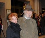 Jean-Pierre Marielle et son épouse lors du 18e Gala de l'Espoir au théâtre des Champs-Elysées à Paris le 18 octobre 2010