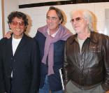 Inauguration exposition Johnny Hallyday inédit par Tony Frank, Espace Pierre Premier, le 18 octobre 2010 : Tony Frank, Philippe Lavil et Hugues Aufray.