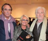 Inauguration exposition Johnny Hallyday inédit par Tony Frank, Espace Pierre Premier, le 18 octobre 2010 : Philippe Lavil, Véronique de Villèle et Hugues Aufray.