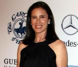 Mimi Rogers, à l'occasion de la grande soirée du 32e Carousel of Hope Ball, qui s'est tenue au Beverly Hilton de Beverly Hills, à Los Angeles, le 23 octobre 2010.