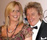 Penny Lancaster et Rod Stewart, à l'occasion de la grande soirée du 32e Carousel of Hope Ball, qui s'est tenue au Beverly Hilton de Beverly Hills, à Los Angeles, le 23 octobre 2010.