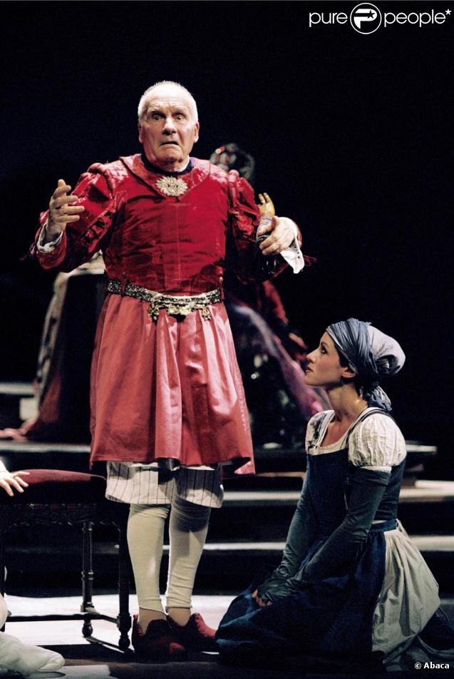 Michel Bouquet dans  Le roi se meurt , d'Eugène Ionesco.