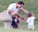 Matthew McConaughey et sa femme Camila Alves ont passé l'après-midi dans un parc à Austin avec leurs deux enfants Vida et Levi le 24 octobre 2010