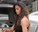 Camila Alves s'arrête faire des courses dans un supermarché à Austin avec sa mère Fatima le 24 octobre 2010