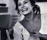 Sophia Loren par Alfred Eisenstaedt, en 1961. La photo a été réutilisée par l'agence DDB Paris pour la campagne de la marque culinaire italienne de luxe Lagostina. 