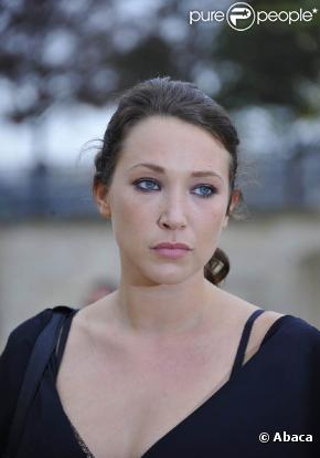 Laura Smet plantée par Gérard Depardieu pour le tournage de  Noces de Cristal. 