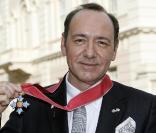 Kevin Spacey récompensé par le prince Charles dans sa demeure du Clarence House à Londres le 3 novembre 2010