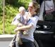 Rebecca Gayheart : Fière de sa poupée... mais exténuée !