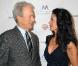 Clint Eastwood, ici avec sa femme Dina Ruiz, a été honoré lors du gala du Festival de la Tolérance, qui s'est tenu au Musée de la Tolérance, à Los Angeles, le 14 novembre 2010.