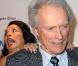 Clint Eastwood, ici avec sa femme Dina Ruiz, a été honoré lors du gala du Festival de la Tolérance, qui s'est tenu au Musée de la Tolérance, à Los Angeles, le 14 novembre 2010.