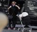 Isla Fisher se promène avec ses deux enfants à Paris le 1er novembre 2010  