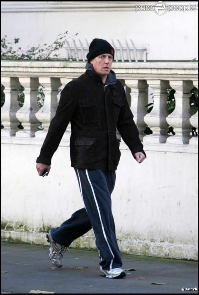 Hugh Grant rapporte sa Ferrari chez le concessionnaire, s'agace et repart à pieds ! Le 16/11/2010