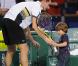 Michaël Llodra fête sa victoire contre Nikolai Davydenko en quart de finale du tournoi Paris-Bercy, en compagnie de son fils Téo, 3 ans, le 12novembre 2010