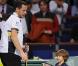 Michaël Llodra fête sa victoire contre Nikolai Davydenko en quart de finale du tournoi Paris-Bercy, en compagnie de son fils Téo, 3 ans, le 12novembre 2010