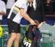 Michaël Llodra fête sa victoire contre Nikolai Davydenko en quart de finale du tournoi Paris-Bercy, en compagnie de son fils Téo, 3 ans, le 12novembre 2010