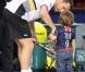 Michaël Llodra fête sa victoire contre Nikolai Davydenko en quart de finale du tournoi Paris-Bercy, en compagnie de son fils Téo, 3 ans, le 12novembre 2010