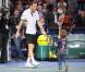 Michaël Llodra fête sa victoire contre Nikolai Davydenko en quart de finale du tournoi Paris-Bercy, en compagnie de son fils Téo, 3 ans, le 12novembre 2010