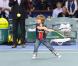 Michaël Llodra fête sa victoire contre Nikolai Davydenko en quart de finale du tournoi Paris-Bercy, en compagnie de son fils Téo, 3 ans, le 12novembre 2010