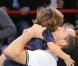 Michaël Llodra fête sa victoire contre Nikolai Davydenko en quart de finale du tournoi Paris-Bercy, en compagnie de son fils Téo, 3 ans, le 12novembre 2010