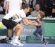 Michaël Llodra fête sa victoire contre Nikolai Davydenko en quart de finale du tournoi Paris-Bercy, en compagnie de son fils Téo, 3 ans, le 12novembre 2010
