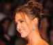 Un chignon très Valentino pour Jessica Alba, fan de la maison italienne  