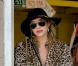 Kesha fait du shopping avec ses amis avant d'aller se baigner, à Sydney, le 16 novembre 2010