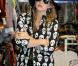 Kesha fait du shopping avec ses amis avant d'aller se baigner, à Sydney, le 16 novembre 2010