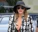 Kesha fait du shopping avec ses amis avant d'aller se baigner, à Sydney, le 16 novembre 2010