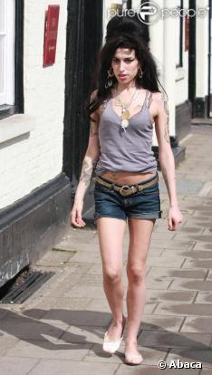 Amy Winehouse n'a pas de garde-robe d'hiver ?!