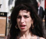 Amy Winehouse n'a pas de garde-robe d'hiver ?!