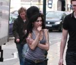 Amy Winehouse n'a pas de garde-robe d'hiver ?!