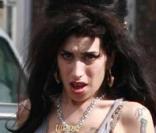 Amy Winehouse n'a pas de garde-robe d'hiver ?!