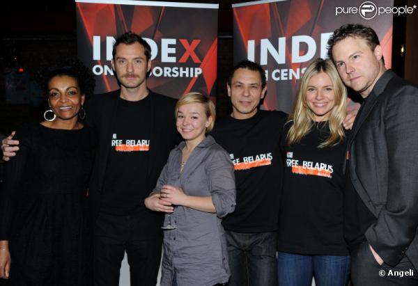 Sienna Miller et Jude Law à Londres le 6 décembre 2010