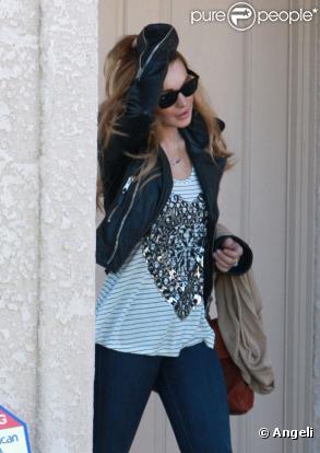 Lindsay Lohan est de retour au centre de désintoxication de Betty Ford, à Los Angeles, après une balade, vendredi 26 novembre.