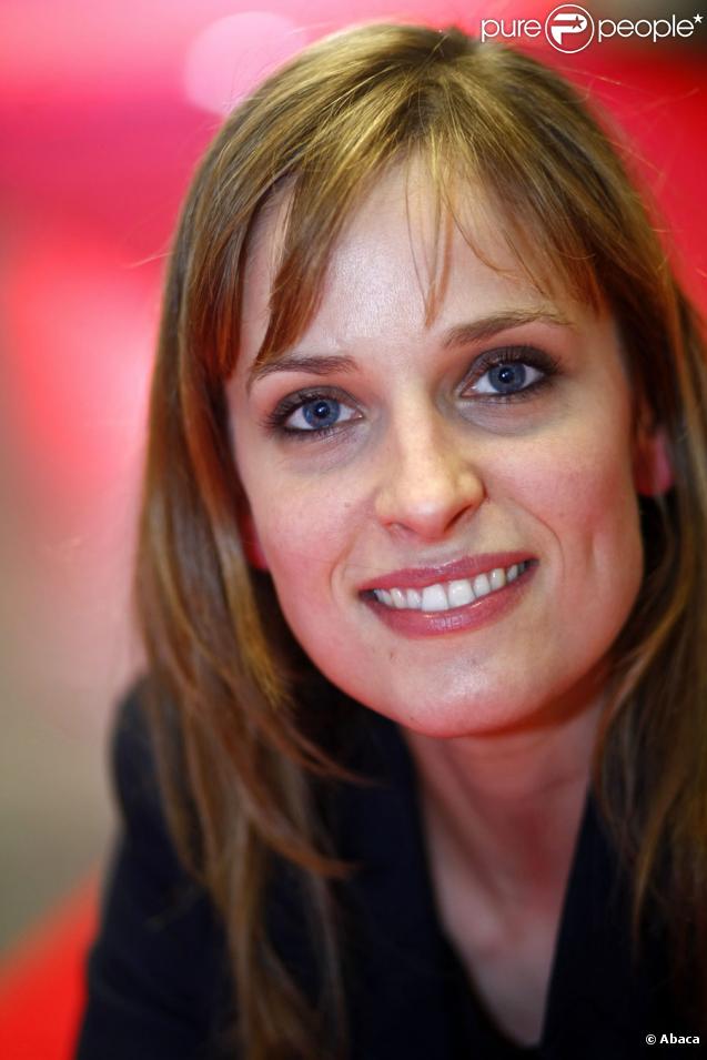 525985-julie-bernard-lors-de-l-avant-premiere-637x0-2.jpg