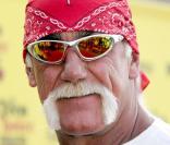 Hulk Hogan pose en août 2005 à Los Angeles<br />