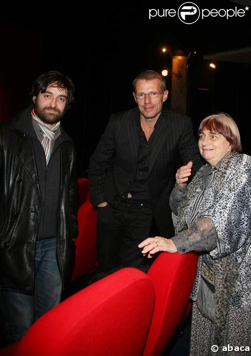 Mathieur Demy, sa mère Agnès Varda et Lambert Wilson à l'avant-première du Grand Alibi, le 15/04/08