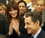 Nicolas Sarkozy et Carla Bruni en visite au Centre hospitalier Henri Duffaut, à Avignon. 21/12/2010