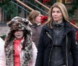 L'actrice Lori Loughlin et ses filles Isabella Rose et Olivia Jade Giannulli font du shopping à Aspen où elles passent leurs vacances de Noël le 21 décembre 2010  