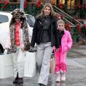 Lori Loughlin : la star de 90210 s'éclate avec sa fille et un bébé léopard !