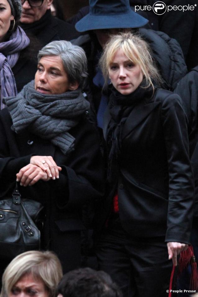 Elisabeth Quin et Julie Depardieu aux obsèques de Gérald Nanty, le 22 décembre, à Paris.