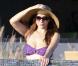 Joss Stone : Détente, tout en courbes, dans un petit bikini...