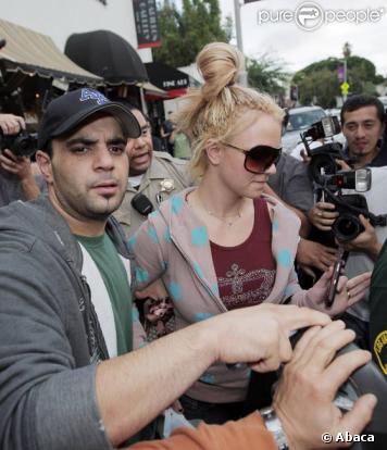 Sam Lufti et Britney Spears : avant, il la protégeait. Maintenant, on la protège contre lui !