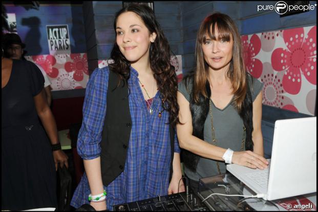 Axelle Laffont et Alysson Paradis à la soirée un Etrange Printemps, le 16/04/08, à la Scala