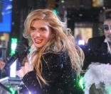 Kesha  sur scène pour interpréter son tube Tik Tok à Time Square, le 31 décembre 2010.