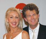 David Foster et Linda Thompson, sa troisième femme, Phoenix, mars 2004